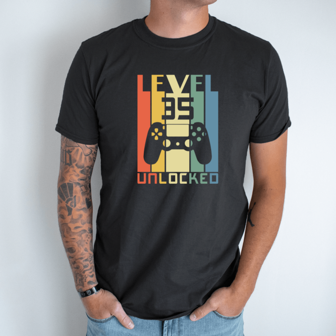 Unisex marškinėliai su spauda „Level 35 Unlocked“ - Image 6