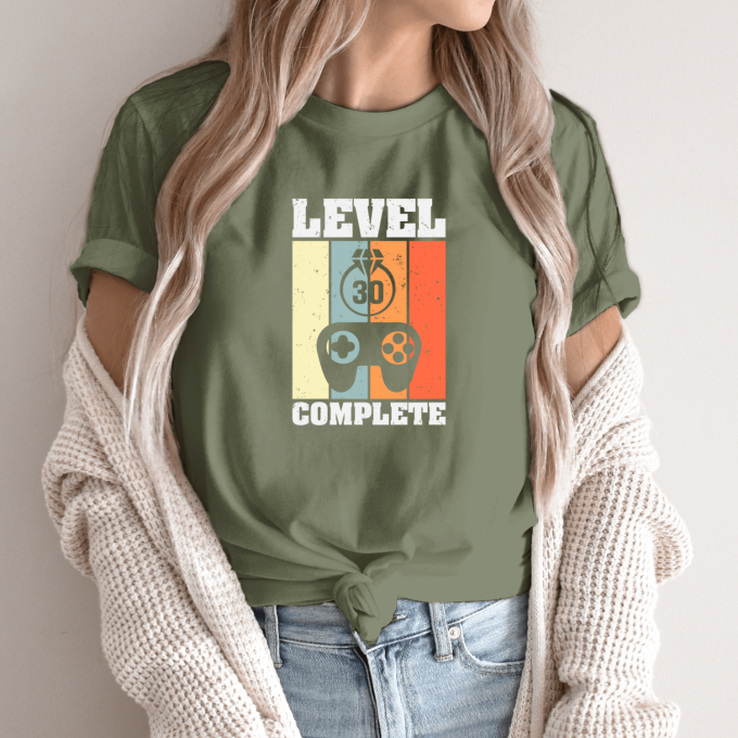 Unisex marškinėliai su spauda „Level 30 Complete“ - Image 8