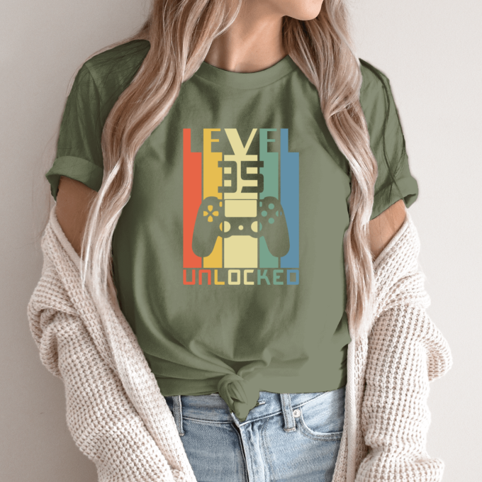 Unisex marškinėliai su spauda „Level 35 Unlocked“ - Image 8