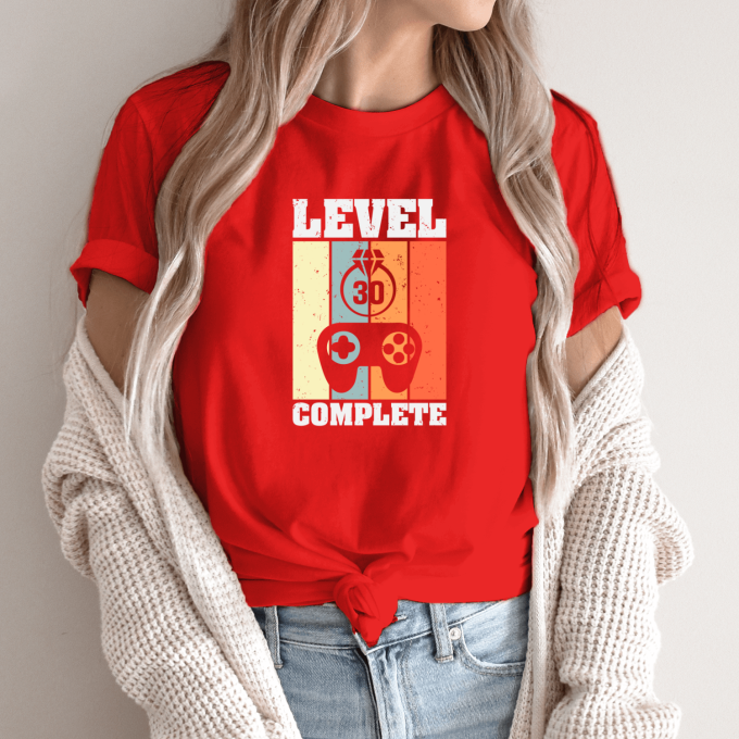 Unisex marškinėliai su spauda „Level 30 Complete“ - Image 11