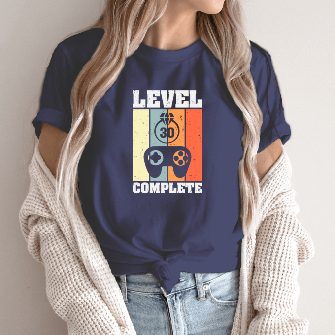 Unisex marškinėliai su spauda „Level 30 Complete“ - Image 10