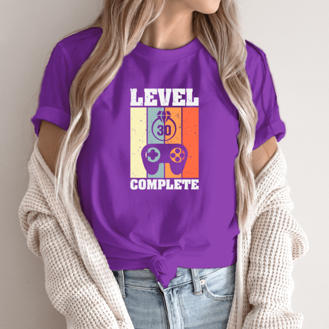 Unisex marškinėliai su spauda „Level 30 Complete“ - Image 9
