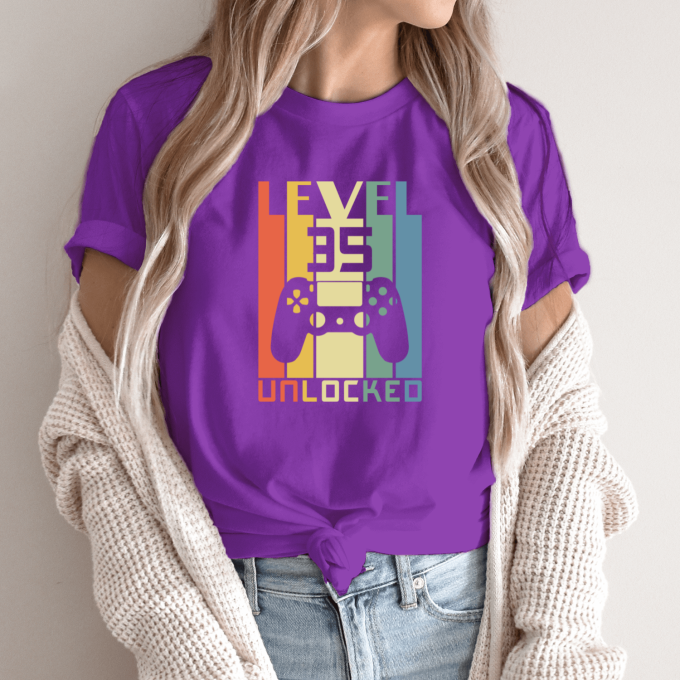 Unisex marškinėliai su spauda „Level 35 Unlocked“ - Image 10