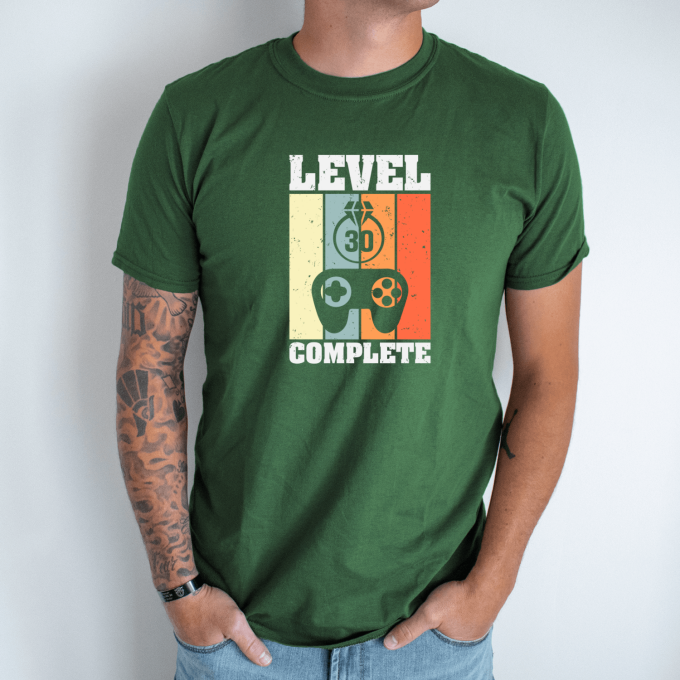 Unisex marškinėliai su spauda „Level 30 Complete“ - Image 6
