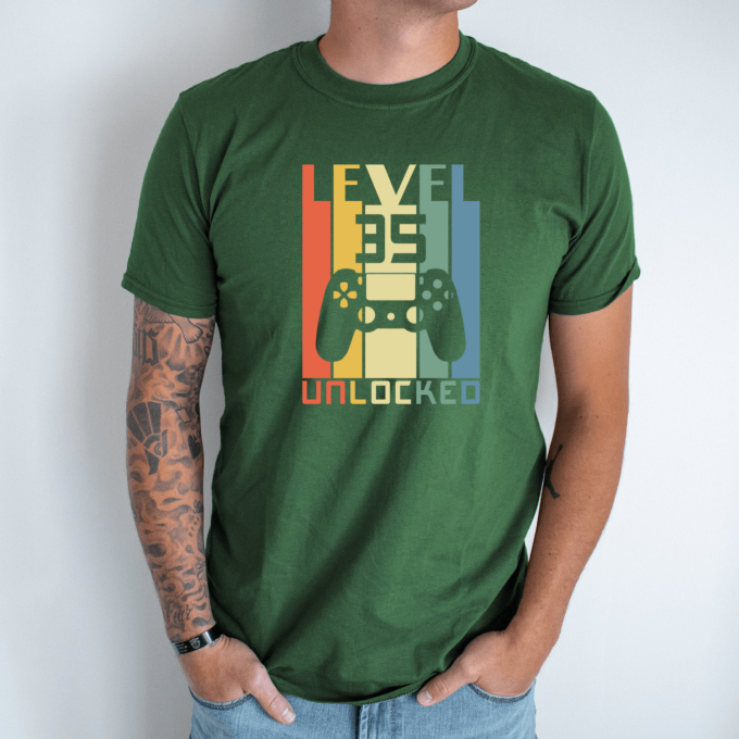Unisex marškinėliai su spauda „Level 35 Unlocked“ - Image 5