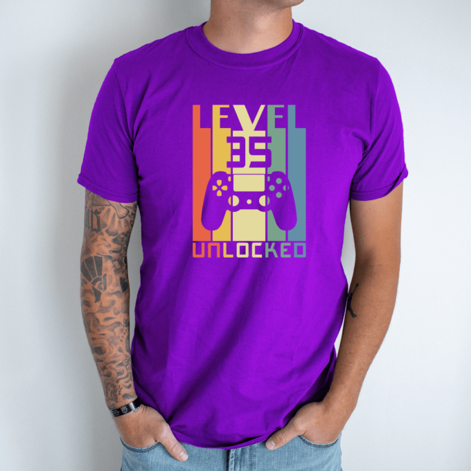 Unisex marškinėliai su spauda „Level 35 Unlocked“ - Image 4