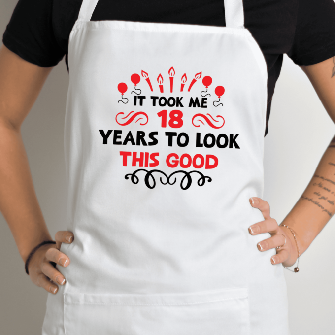 Balta prijuostė su spauda „18 Years to look good“