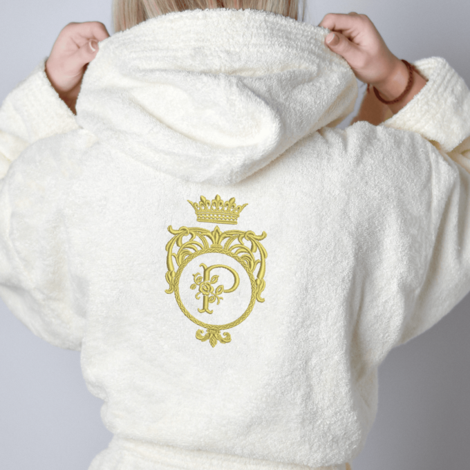 Siuvinėtas unisex chalatas „Inicialas“ - Image 3