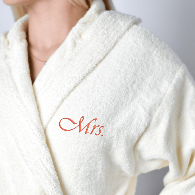 Siuvinėtas unisex chalatas „Mrs.“