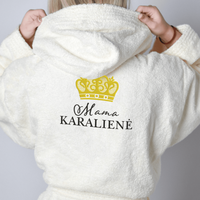 Siuvinėtas unisex chalatas „Mama karalienė“