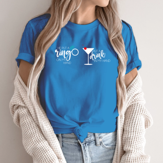 sviesiai-melyna-