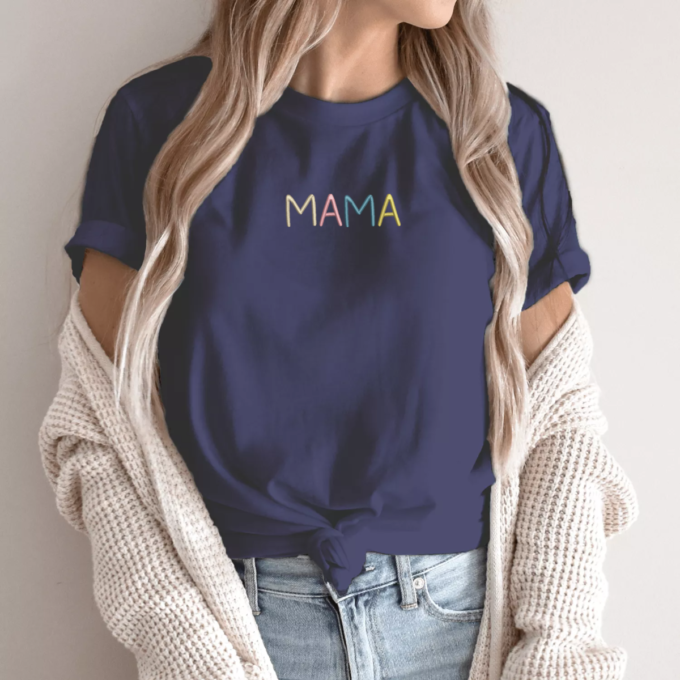 tamsiai-melyna-siuvineti-unisex-marskineliai-spalvota-mama