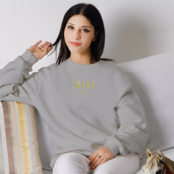 pilka-siuvinetas-unisex-dzemperis-zmonai