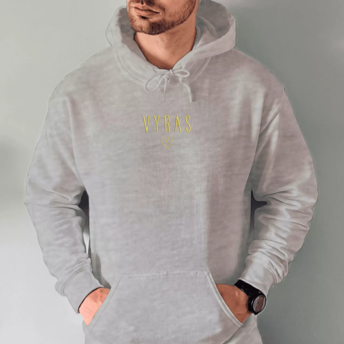 pilka-siuvinetas-unisex-dzemperis-vyras