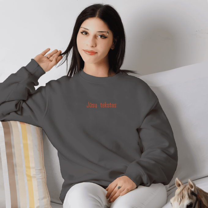 Siuvinėtas unisex džemperis be kapišono „Jūsų tekstas“ - Image 9