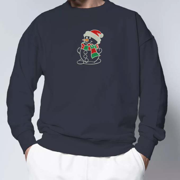 tamsiai-melyna-siuvinetas-unisex-dzemperis-besmegenis-4