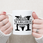 Puodelis „Jūsų vardas su gėlėmis“