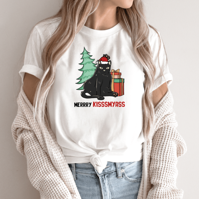 Unisex marškinėliai su spauda „Merry KissMyAss“ - Image 2
