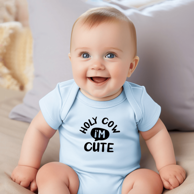Vaikiškas bodžiukas su spauda "I'm Cute" - Image 3
