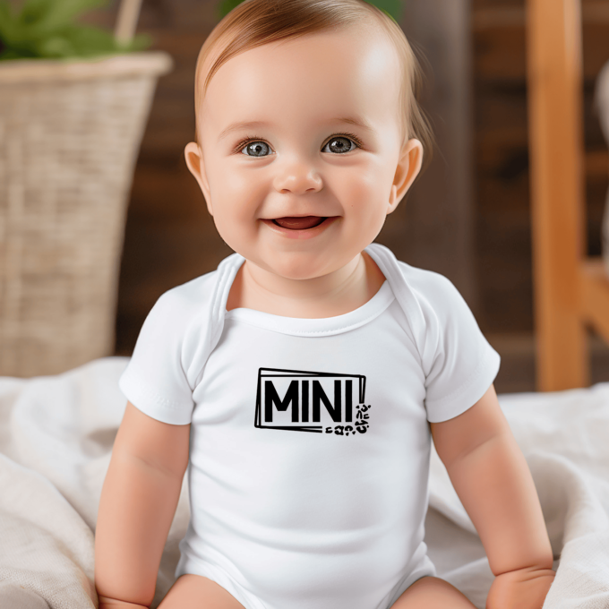 Vaikiškas bodžiukas su spauda "Mini"