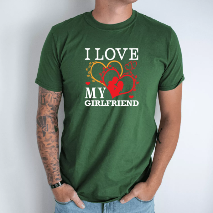 tamsiai-zalia-unisex-marskineliai-su-spauda-i-love-my-girlfriend