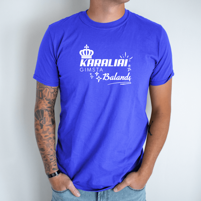 Unisex marškinėliai su spauda „Karaliai gimsta balandį“ - Image 3