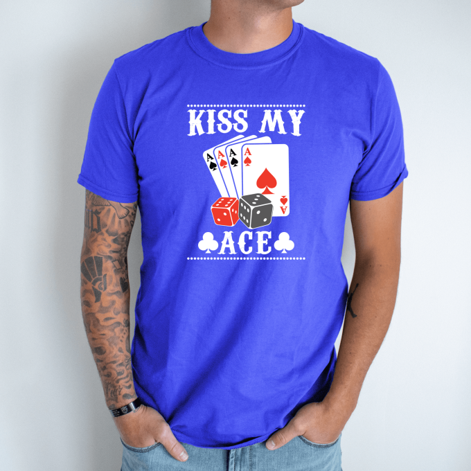 Unisex marškinėliai su spauda „Kiss my ace“ - Image 3
