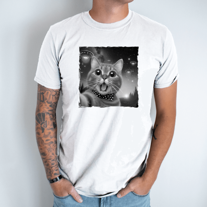 Unisex marškinėliai su spauda „Ufo katinas“ - Image 5