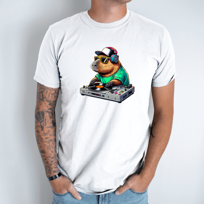 Unisex marškinėliai su spauda „Capybara DJ“ - Image 8
