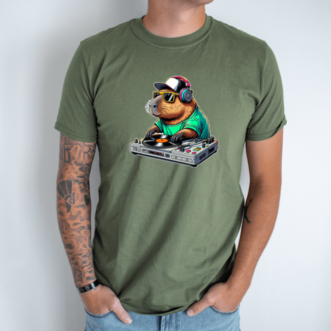 Unisex marškinėliai su spauda „Capybara DJ“ - Image 7