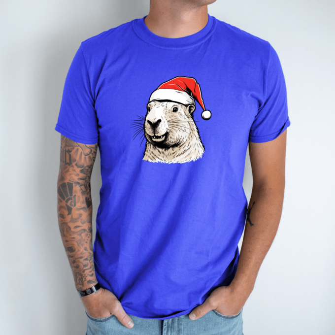 Unisex marškinėliai su spauda „Capybara su kalėdine kepure“ - Image 8