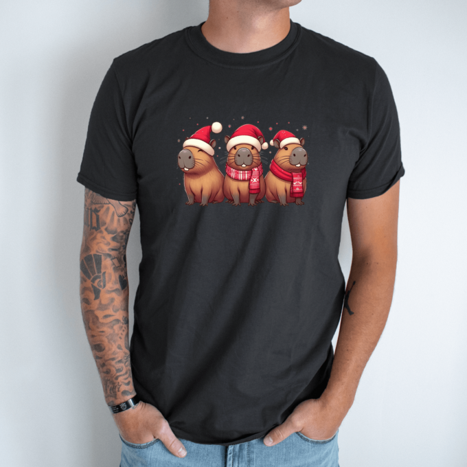 Unisex marškinėliai su spauda „Capybara Kalėdos“ - Image 7