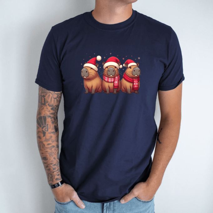 Unisex marškinėliai su spauda „Capybara Kalėdos“ - Image 2