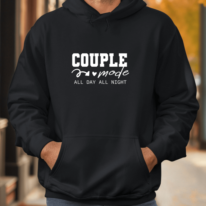 Unisex džemperis su spauda „Couple mode all day“ - Image 5