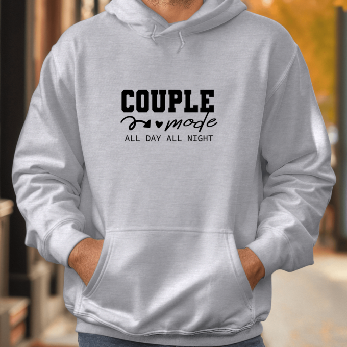 Unisex džemperis su spauda „Couple mode all day“