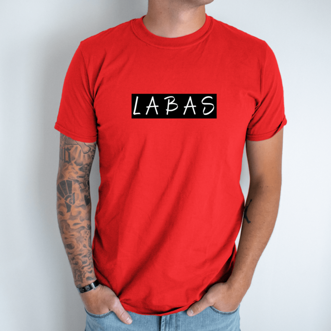Unisex marškinėliai su spauda „Juodai baltas užrašas LABAS“ - Image 7
