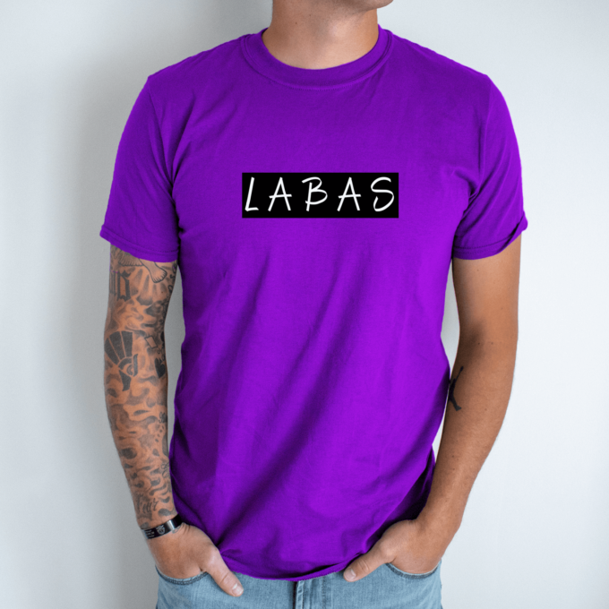 Unisex marškinėliai su spauda „Juodai baltas užrašas LABAS“ - Image 6