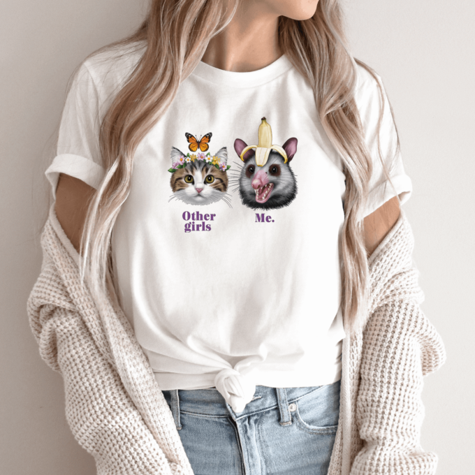 Unisex marškinėliai su spauda „Other girls - Me“