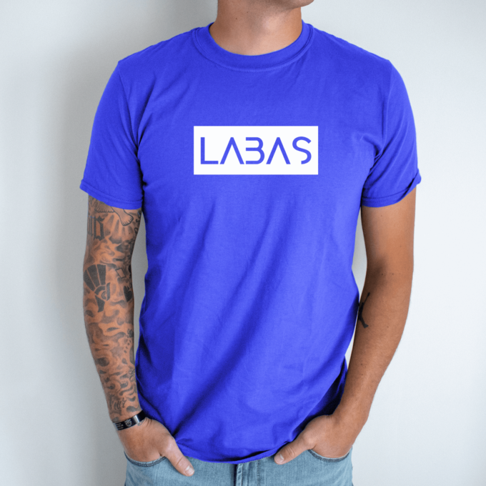 Unisex marškinėliai su spauda „Baltas užrašas LABAS“ - Image 11