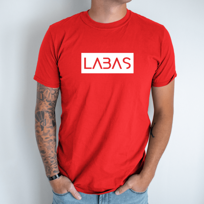 Unisex marškinėliai su spauda „Baltas užrašas LABAS“ - Image 10