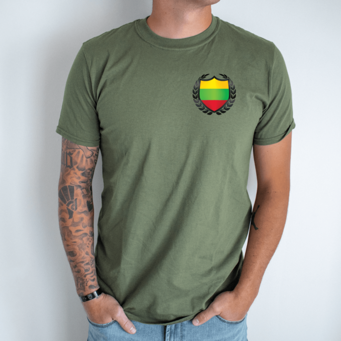 Unisex marškinėliai su spauda „Skydas“ - Image 5