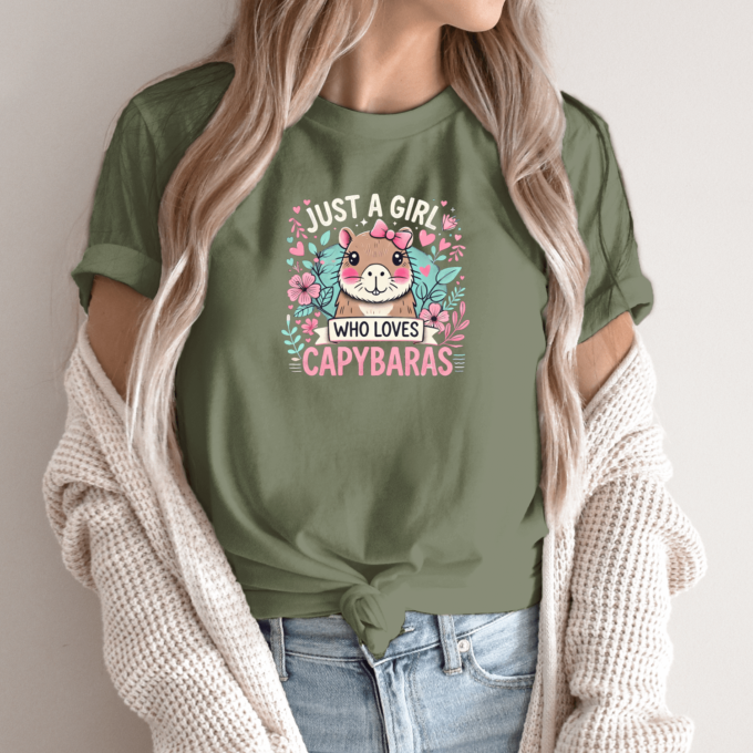 Unisex marškinėliai su spauda „Who loves Capybaras“ - Image 5