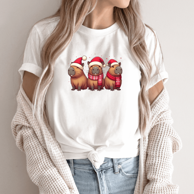 Unisex marškinėliai su spauda „Capybara Kalėdos“ - Image 14