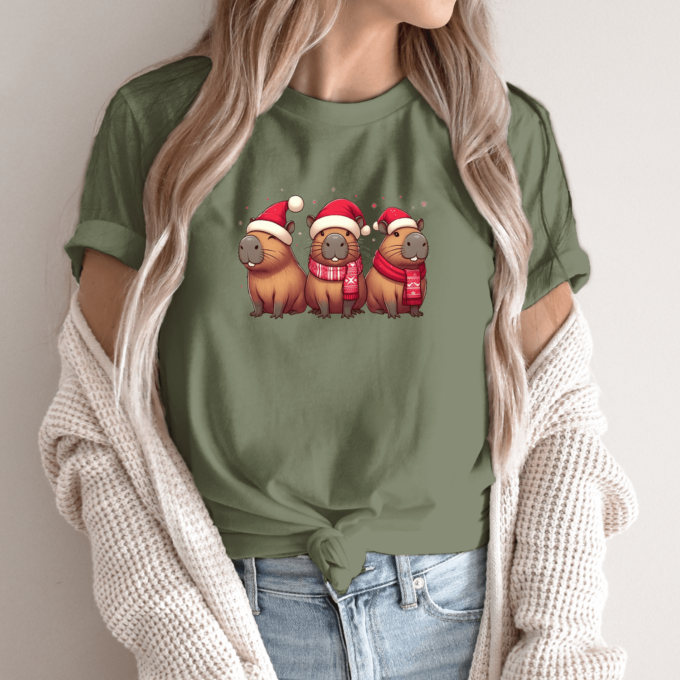 Unisex marškinėliai su spauda „Capybara Kalėdos“ - Image 13