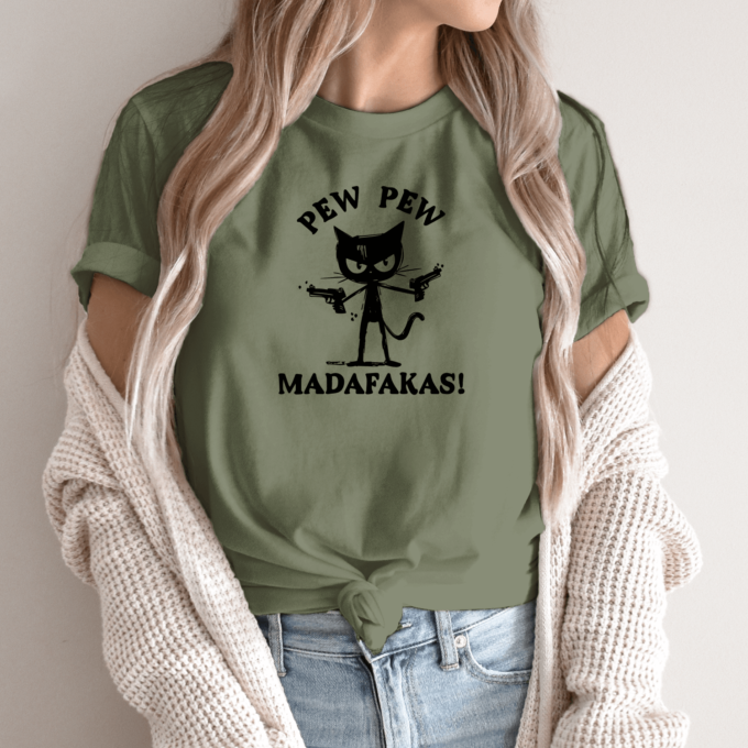 Unisex marškinėliai su spauda „Pew Pew katinas“ - Image 13