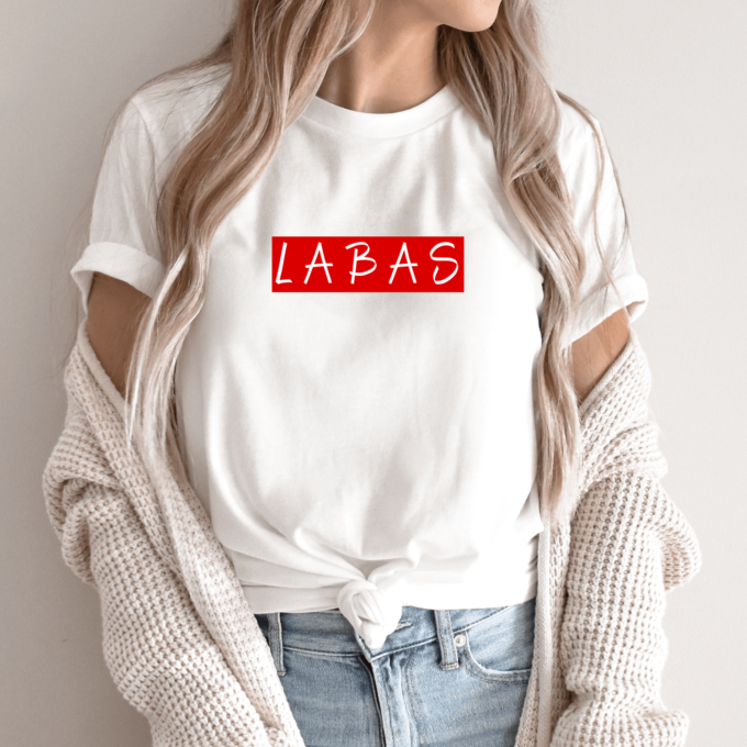 Unisex marškinėliai su spauda „Labas raudonai baltas“ - Image 12