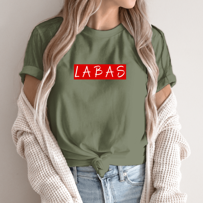 Unisex marškinėliai su spauda „Labas raudonai baltas“ - Image 11