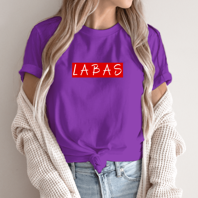 Unisex marškinėliai su spauda „Labas raudonai baltas“ - Image 8