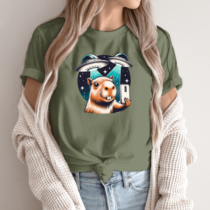 Unisex marškinėliai su spauda „Capybara selfie“ - Image 13