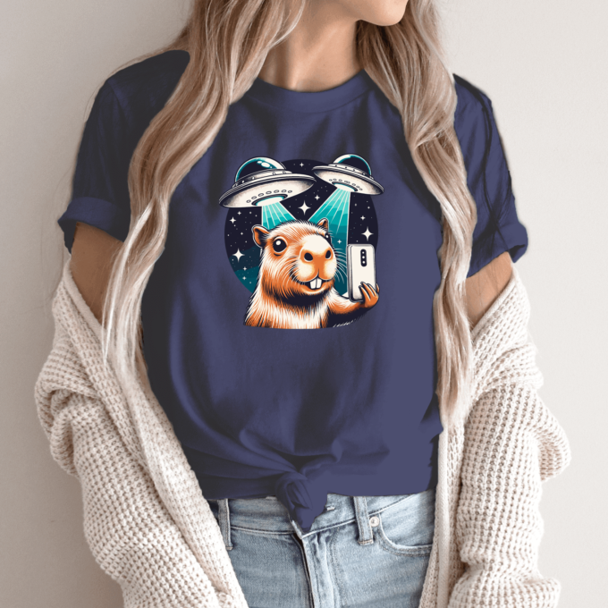 Unisex marškinėliai su spauda „Capybara selfie“ - Image 10